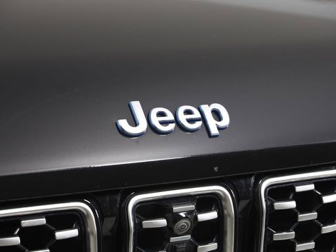 Used 2023 Jeep Grand Cherokee Summit image 21