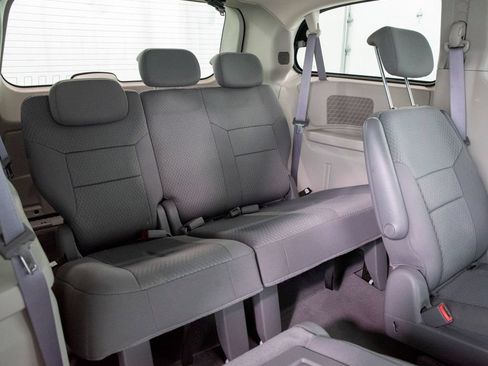 Used 2010 Dodge Grand Caravan SE w/ Climate Group FWD image 18
