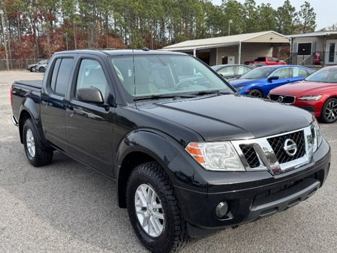 Used 2018 Nissan Frontier SV image 1