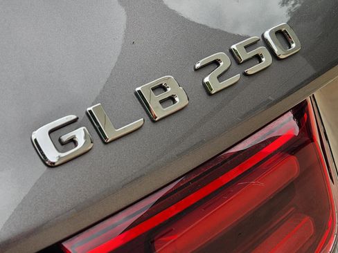 Used 2025 Mercedes-Benz GLB 250 image 29