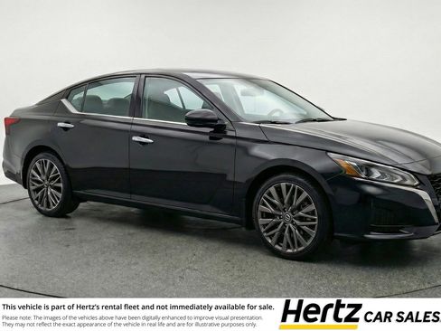 Used 2025 Nissan Altima 2.5 SV image 1