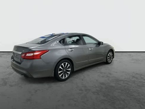 Used 2017 Nissan Altima 2.5 SV FWD image 4