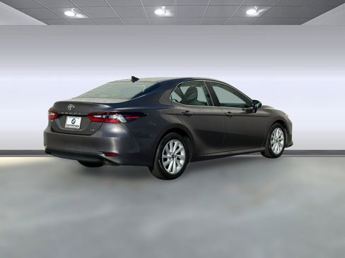 Used 2022 Toyota Camry LE image 8