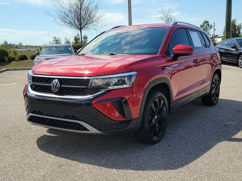Used 2024 Volkswagen Taos SE image 3