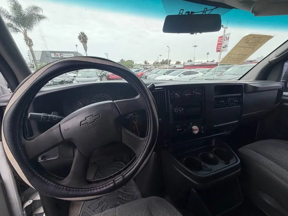 Used 2006 Chevrolet Express 2500 Passenger w/ Power and Light Package RWD image 6