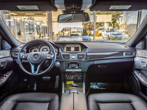 Used 2015 Mercedes-Benz E 350 Sedan image 3