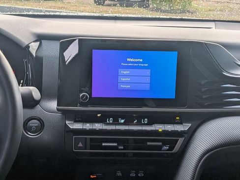 Used 2025 Toyota Camry SE w/ Convenience Package image 17