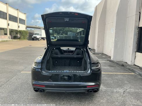 Used 2023 Porsche Panamera image 9