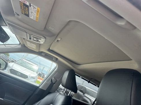 Used 2022 Toyota Highlander XLE FWD image 11
