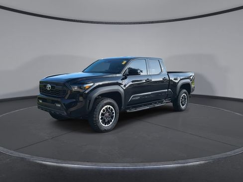 Certified 2025 Toyota Tacoma TRD Off-Road AWD/4WD image 4
