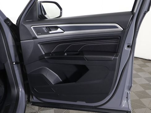 Used 2020 Volkswagen Atlas Cross Sport SEL Premium R-Line image 31