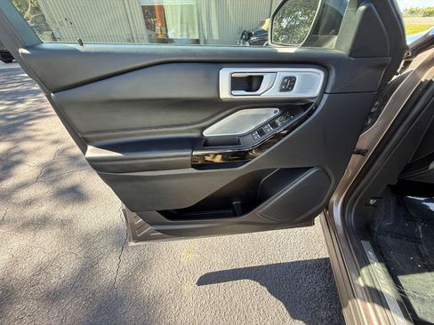 Used 2021 Ford Explorer Platinum w/ Equipment Group 601A AWD/4WD image 16