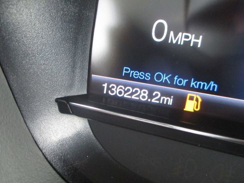 Used 2018 Ford Explorer XLT w/ Equipment Group 202A AWD/4WD image 32