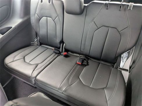 New 2026 Chrysler Pacifica Select image 28