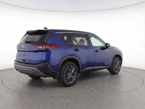 Used 2023 Nissan Rogue S AWD/4WD image 4