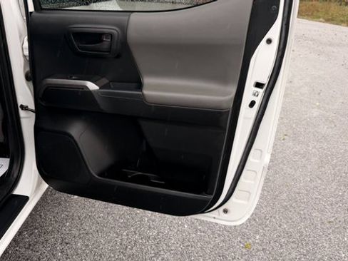 Used 2018 Toyota Tacoma SR5 image 46