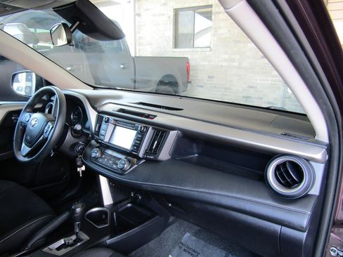Used 2017 Toyota RAV4 XLE FWD image 11