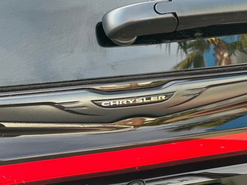 Used 2024 Chrysler Pacifica Limited w/ Uconnect Theater Family Group image 28