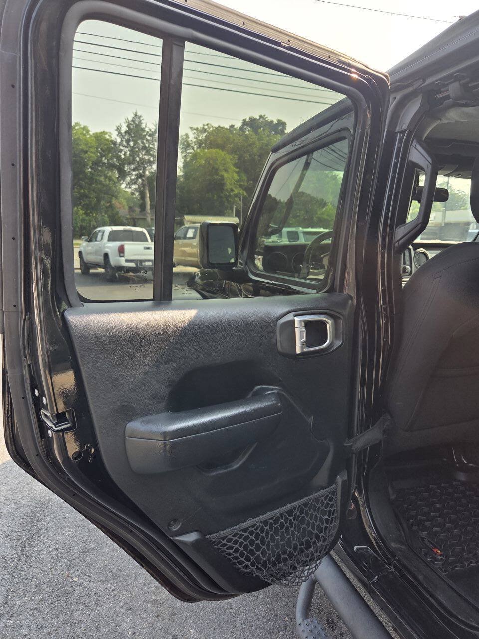 Used 2018 Jeep Wrangler Unlimited Sport S AWD/4WD image 14