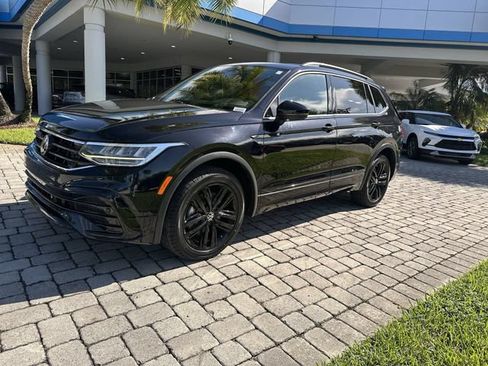 Used 2022 Volkswagen Tiguan SE R-Line FWD image 21