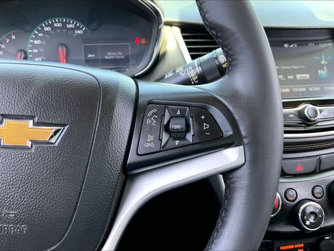 Used 2017 Chevrolet Trax LT w/ LT Convenience Package FWD image 25