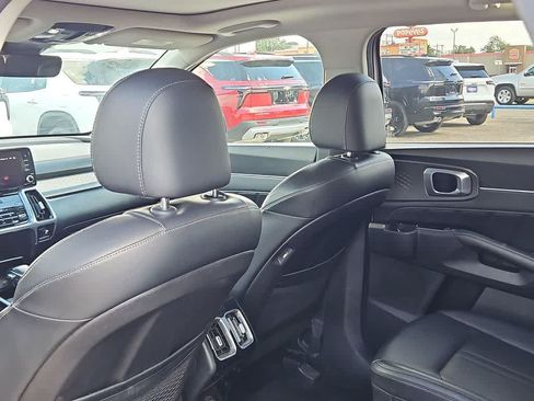 Used 2023 Kia Sorento SX AWD/4WD image 16
