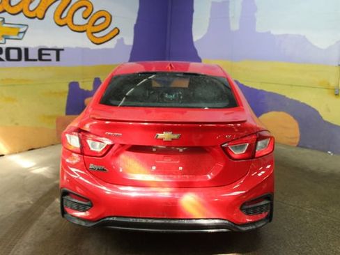 Used 2018 Chevrolet Cruze LT w/ LT Convenience Package FWD image 3