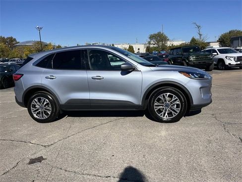 Used 2022 Ford Escape SEL w/ Technology Package image 2