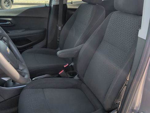 Used 2020 Chevrolet Trax LS w/ Tint and Cruise Package AWD/4WD image 12