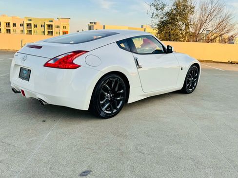 Used 2017 Nissan 370Z Coupe RWD image 9