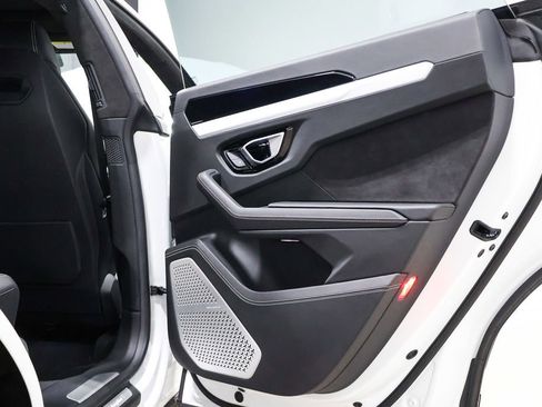 Used 2020 Lamborghini Urus image 43