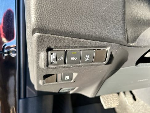 Used 2025 Toyota Corolla Cross AWD Hybrid image 13