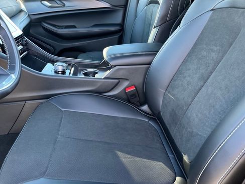 New 2025 Jeep Grand Cherokee Altitude image 16