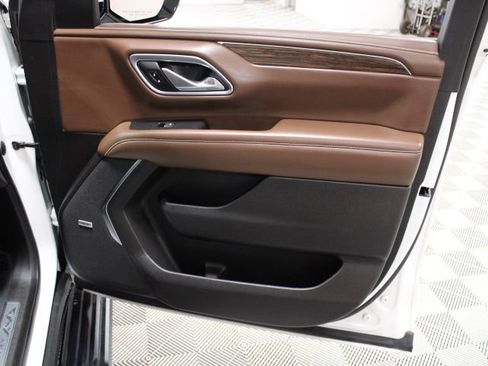 Used 2021 Chevrolet Tahoe High Country w/ Premium Package image 28