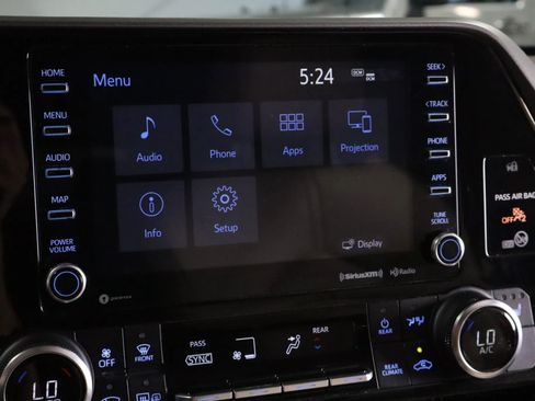 Used 2022 Toyota Highlander XLE image 32