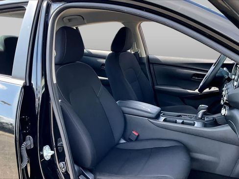 Certified 2024 Nissan Sentra S FWD image 9