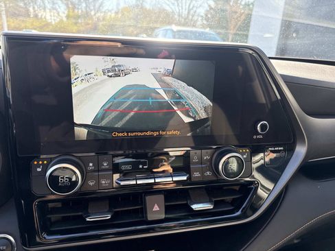 Used 2023 Toyota Highlander Bronze Edition image 26