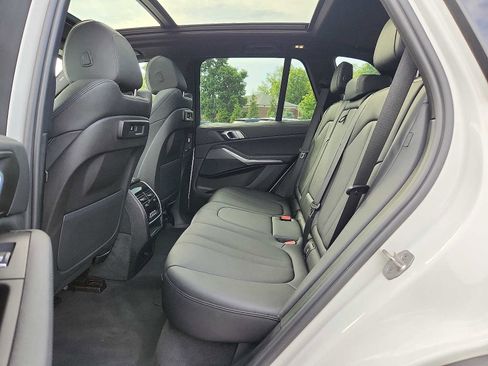Used 2022 BMW X5 xDrive40i w/ Parking Assistance Package AWD/4WD image 10