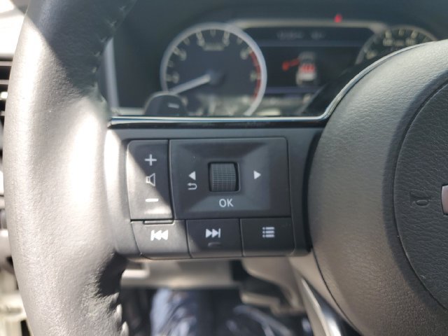 Used 2023 Nissan Rogue SV w/ SV Premium B Package FWD image 16