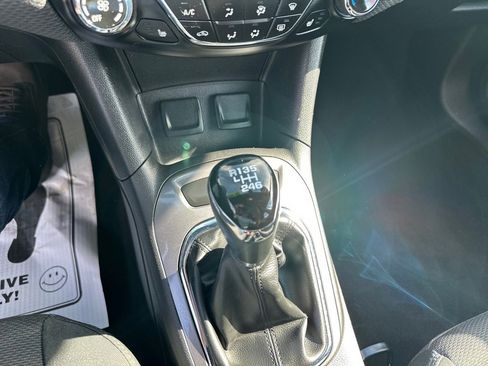 Used 2017 Chevrolet Cruze LT w/ Convenience Package image 18