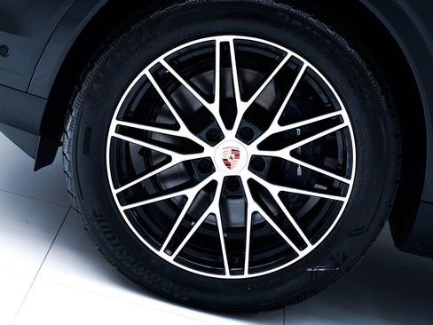 New 2026 Porsche Cayenne Coupe image 12