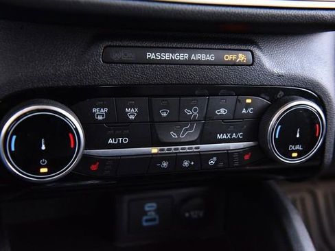 Used 2022 Ford Escape SE w/ SE Sport Appearance Package image 15