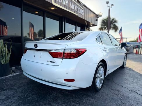 Used 2013 Lexus ES 300h w/ Luxury Pkg FWD image 11