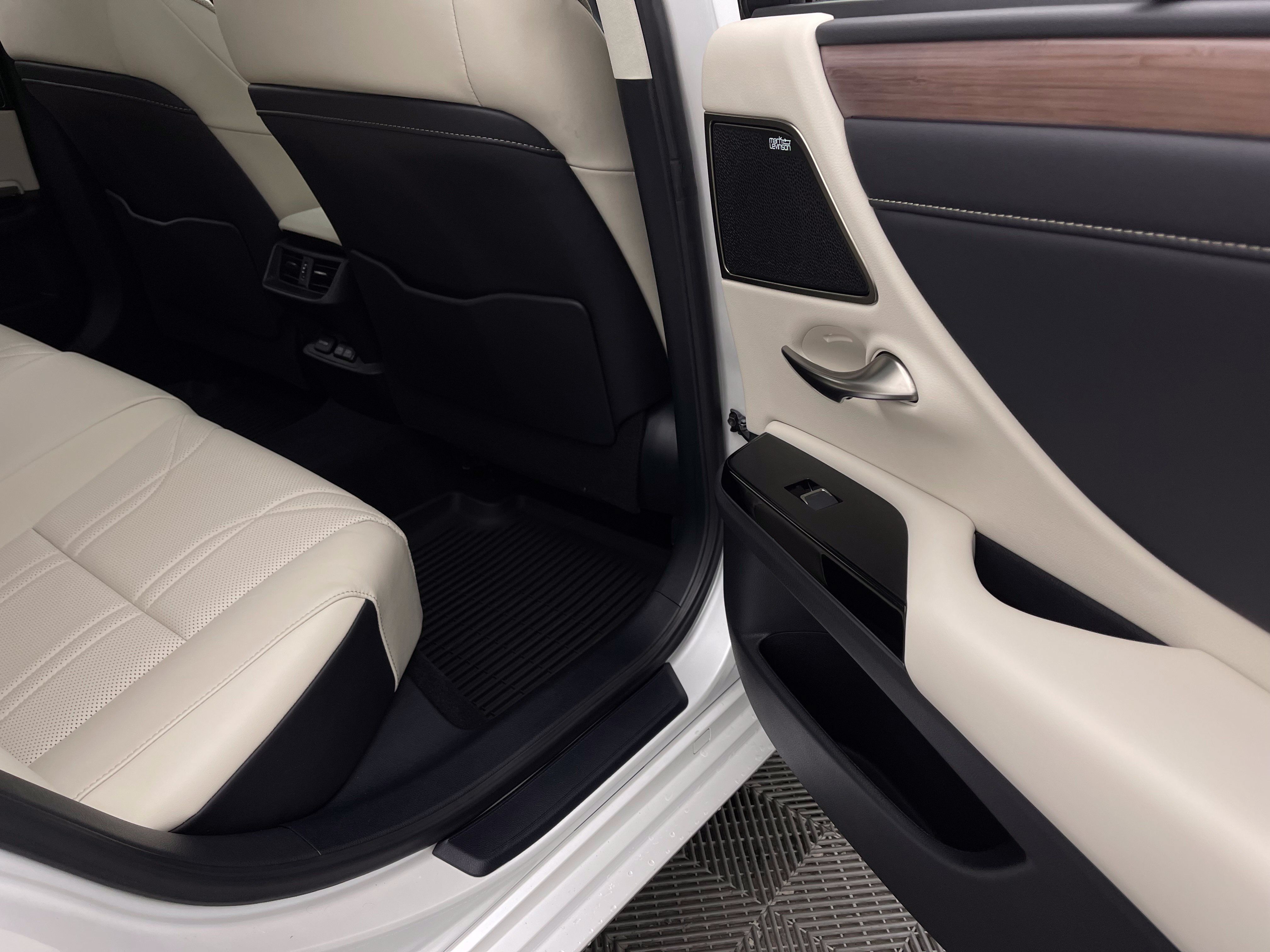 Used 2024 Lexus ES 350 Ultra Luxury w/ Accessory Package (Z2) FWD image 40