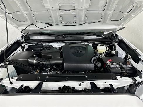 Used 2022 Toyota Tacoma TRD Off-Road image 27