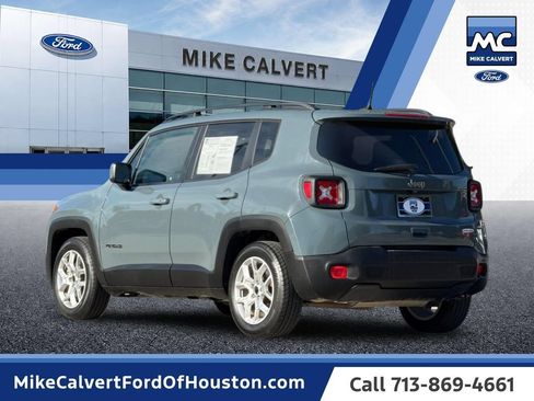 Used 2018 Jeep Renegade Latitude w/ Safety & Security Group FWD image 3