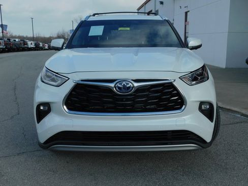 Used 2023 Toyota Highlander Platinum image 3