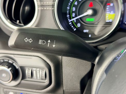 Used 2022 Jeep Wrangler Unlimited Sahara AWD/4WD image 27
