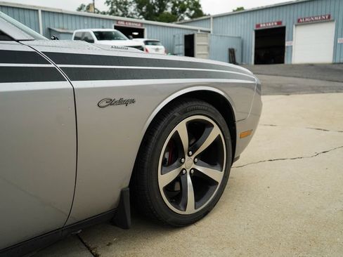 Used 2014 Dodge Challenger R/T RWD image 18