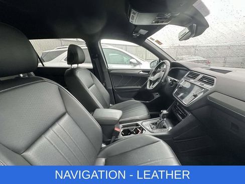 Used 2022 Volkswagen Tiguan SE R-Line image 2